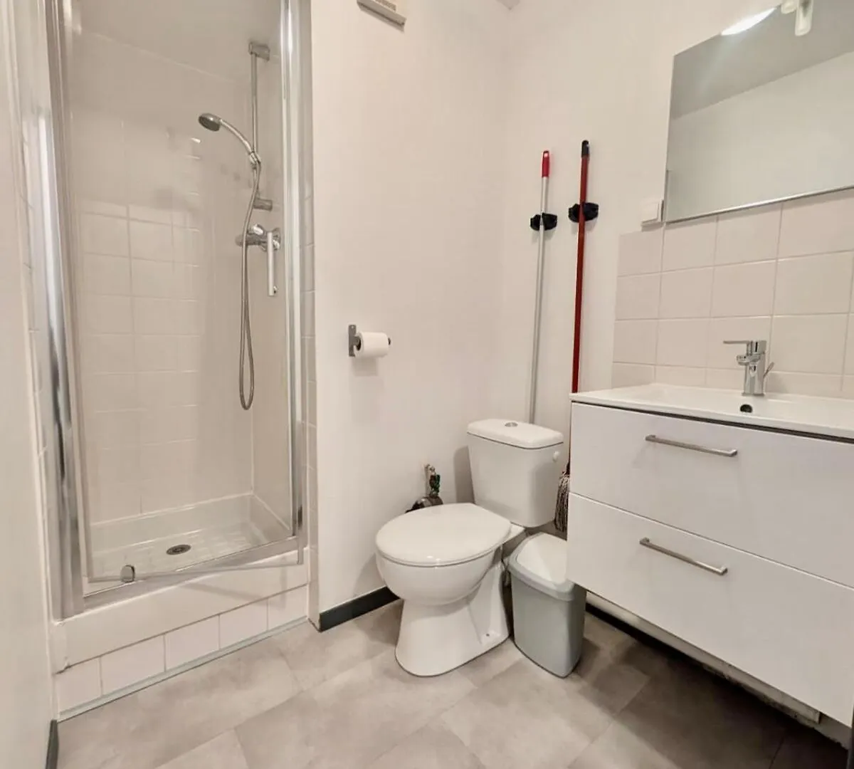 Modern Studio - Free Parking, Near Train Station & Downtown Grenoble